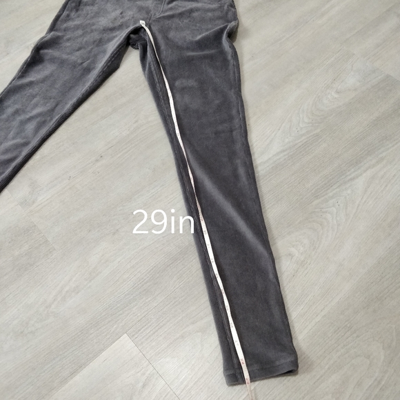 (3/$15) HUE thin soft corderoy textured leggings - Picture 4 of 13